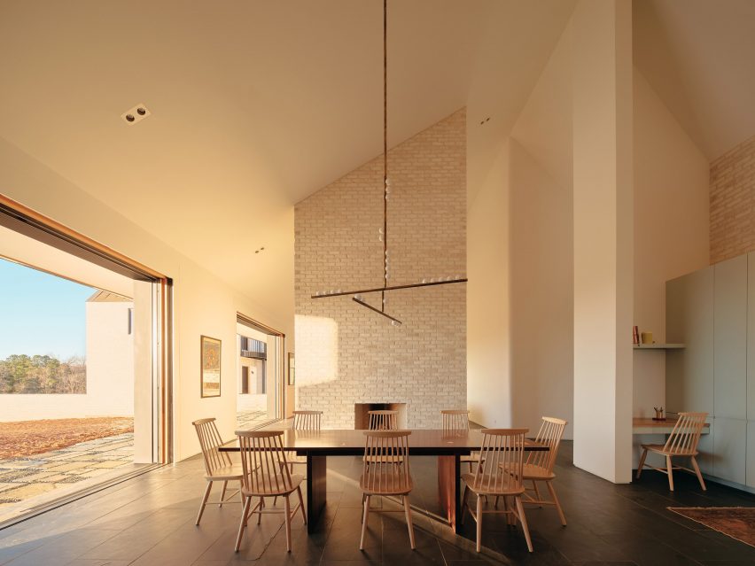 Dining room of Three Chimney House by T W Ryan Architecture