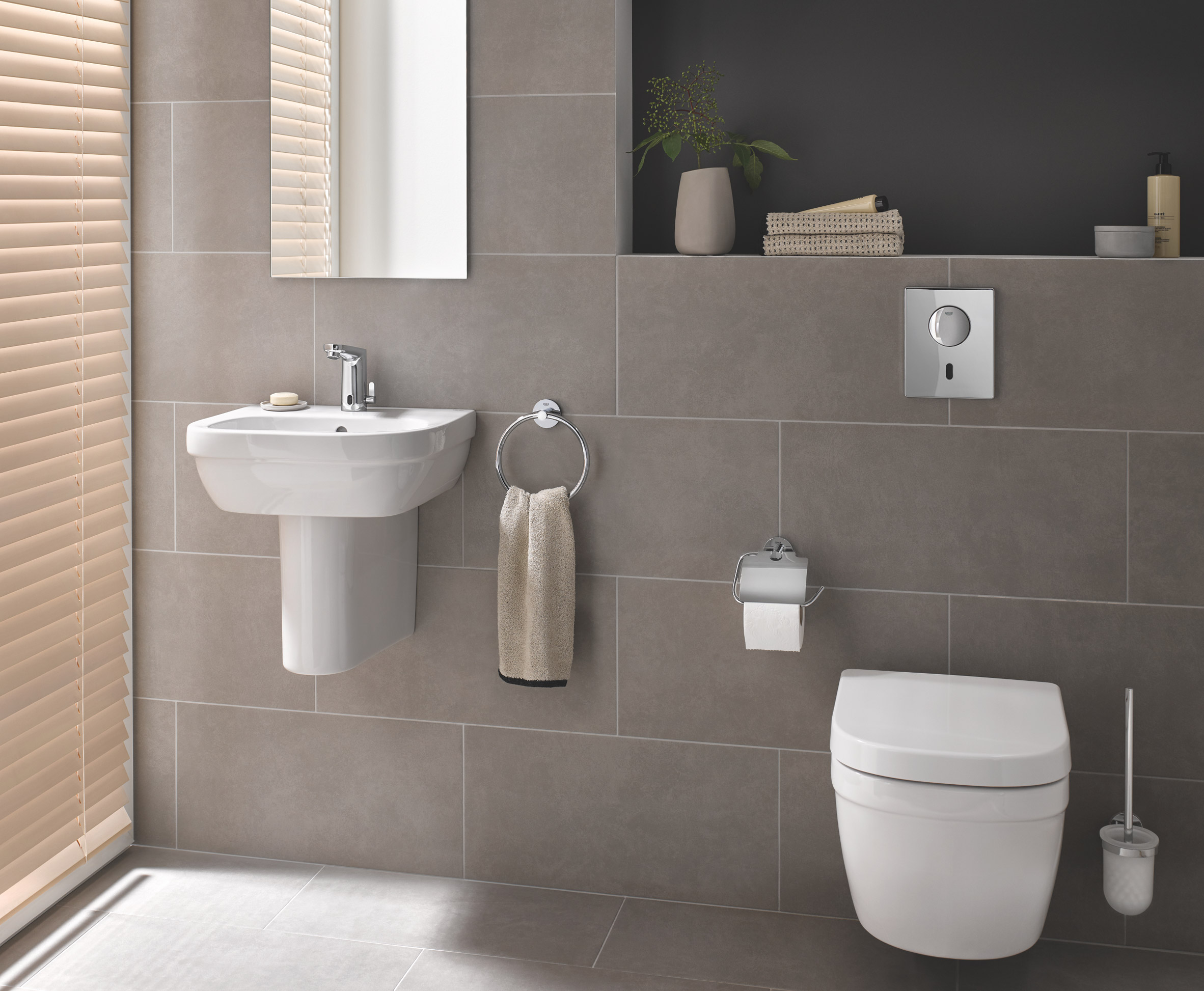 Подвесной унитаз grohe. Grohe Euro Ceramic 39206000. Унитаз Grohe Euro Ceramic 39206000. Унитаз подвесной Grohe Euro Ceramic 39206000. Grohe Euro Ceramic унитаз подвесной безободковый.