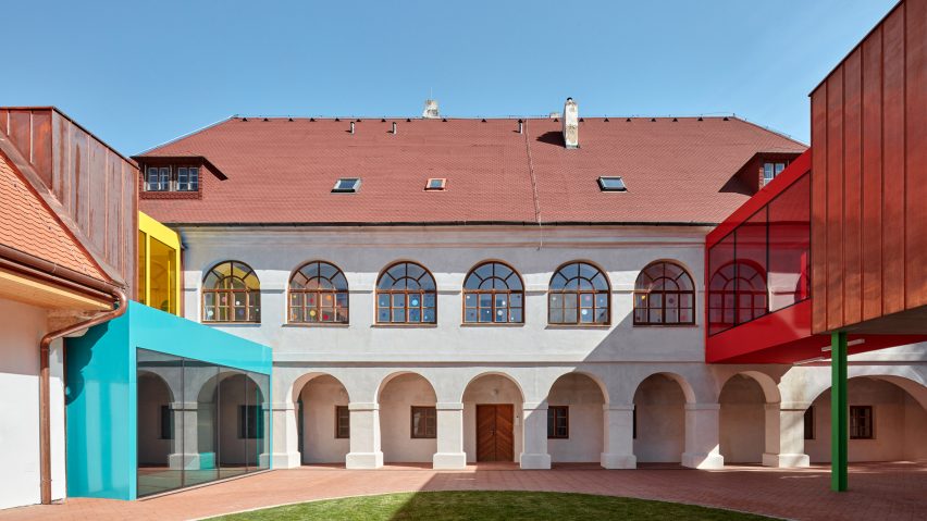 Elementary School Vřesovice by Public Atelier and FUUZE