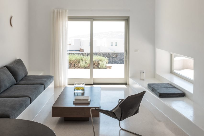 House in Pyrgos by Kapsimalis Architects