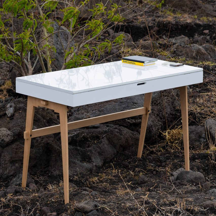 Enrique Tovar designs portable N?mada desk for working outside of the office