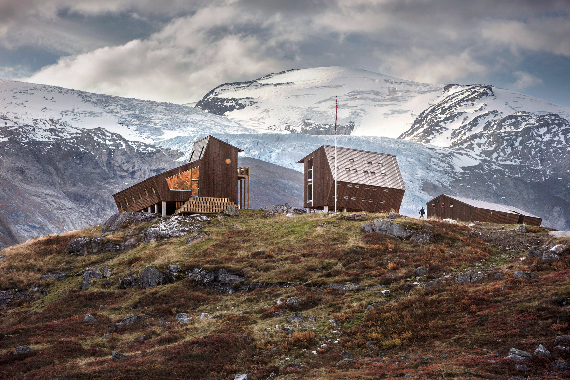 Tungestølen Tourist Cabin at Jostedalen glacier in Norway by Snøhetta