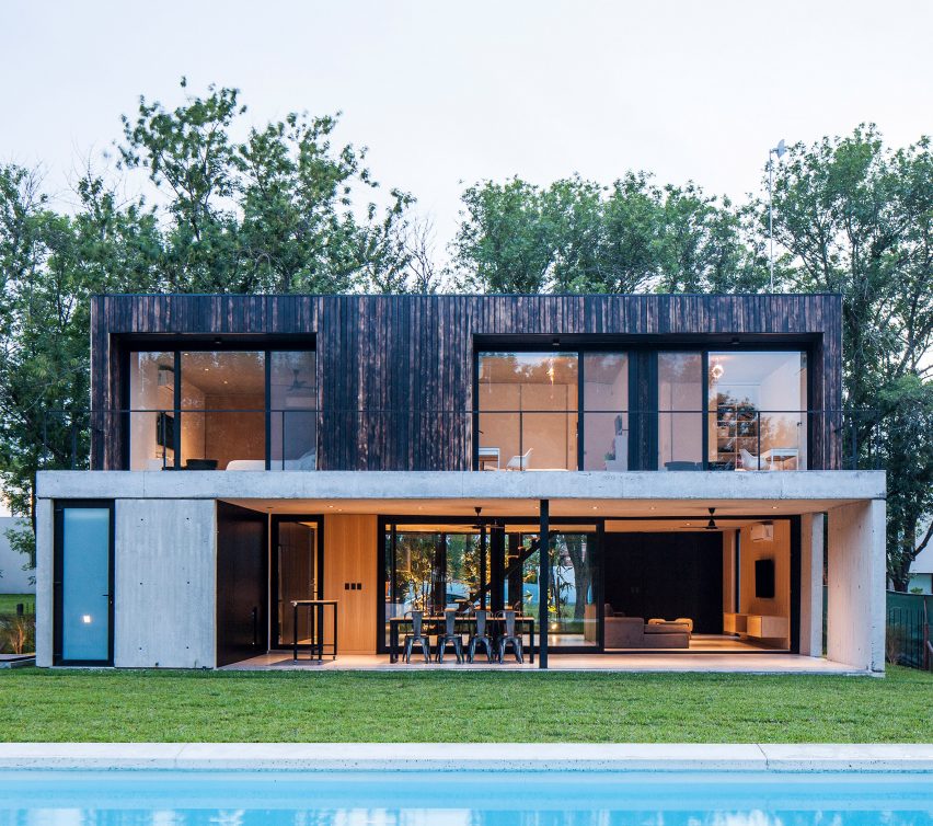 Black House by V2 Arquitectos