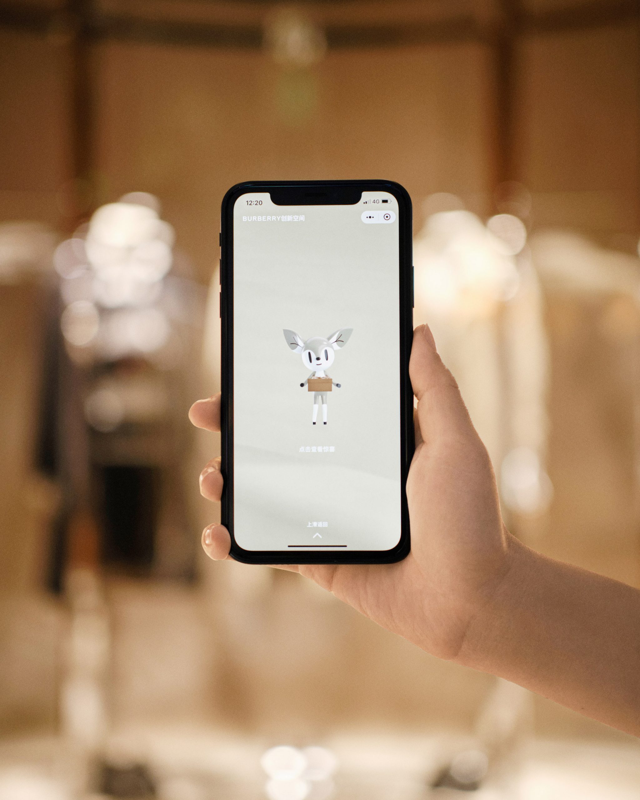 Roest Grazen vice versa Burberry and Tencent collaborate on interactive WeChat shop in Shenzhen