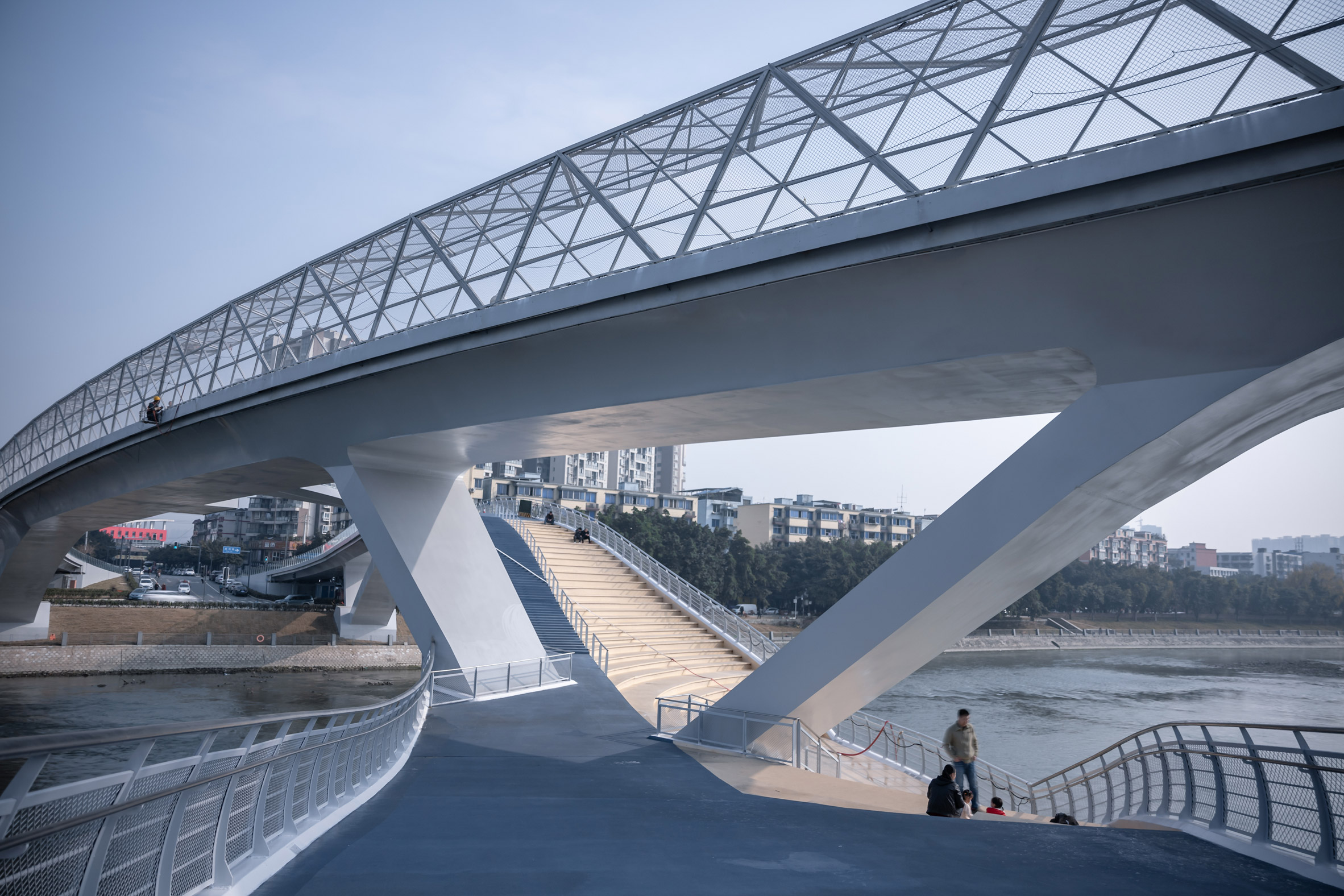 Wuchazi Bridge creates infinite meandering path over river in Chengdu