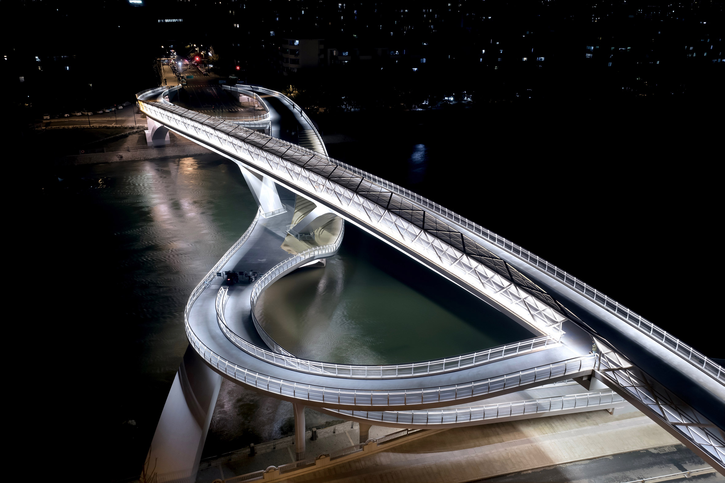 Wuchazi Bridge in Chengdu by architects Tom Wünschmann, Achim Kaufer, Wei Cai and Philipp Buschmeyer and Chinese design institutes SADI and JDTM