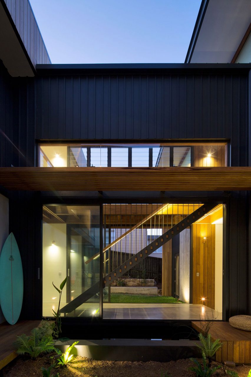 Courtyard living: Contemporary houses of the Asia-Pacific by Charmaine Chan