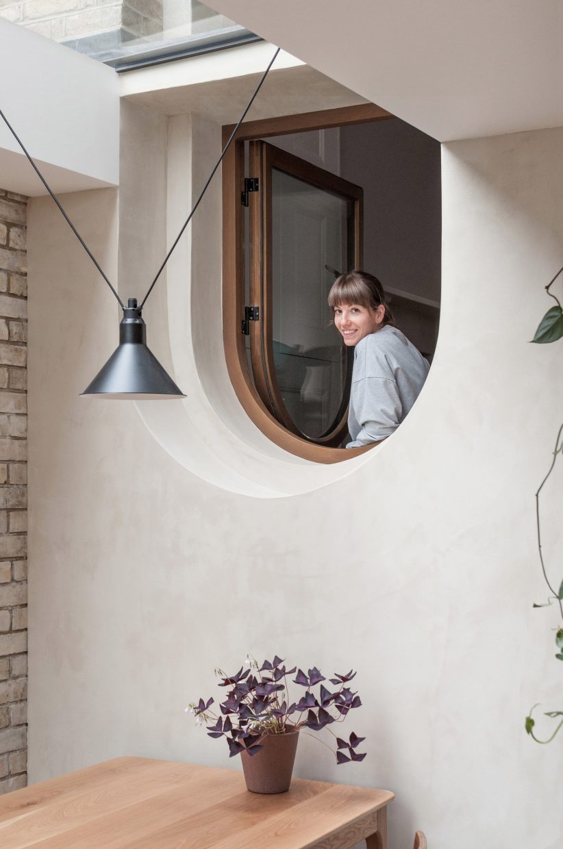 Yellow Cloud Studio punctuates Glyn House extension with arched window ...