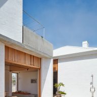 Marine house extension designed by David Barr Architects