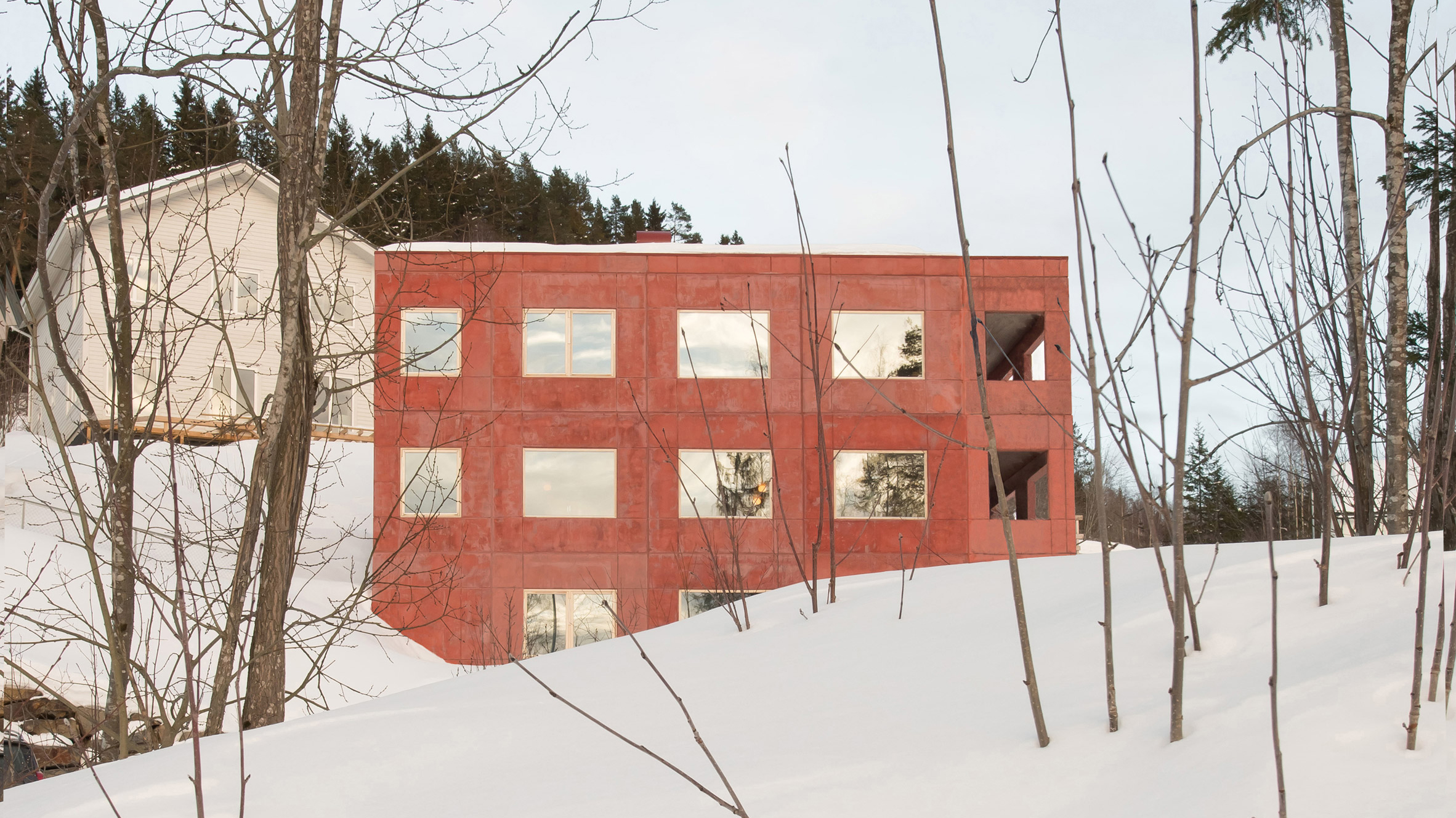 Red concrete house by Sanden + Hodnekvam