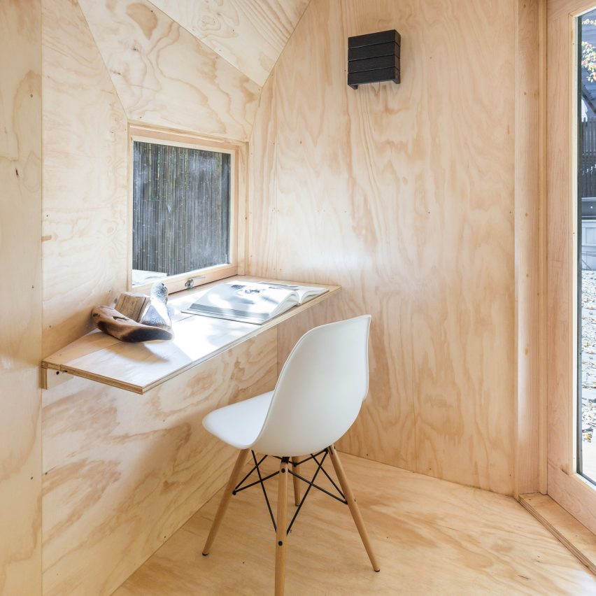 Writing pavilion by Architensions
