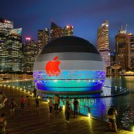 Apple Marina Bay Sands is a "floating" spherical Apple Store bt Foster + Partners