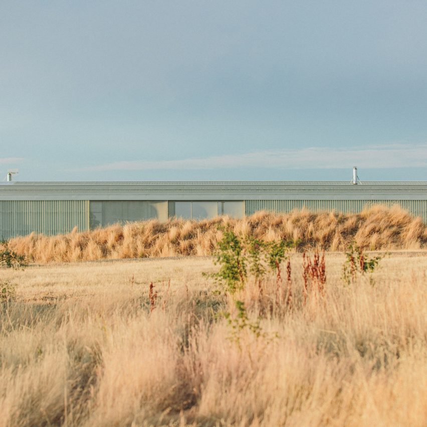 Longhouse by Partners Hill spans 110 metres across Australian bushland