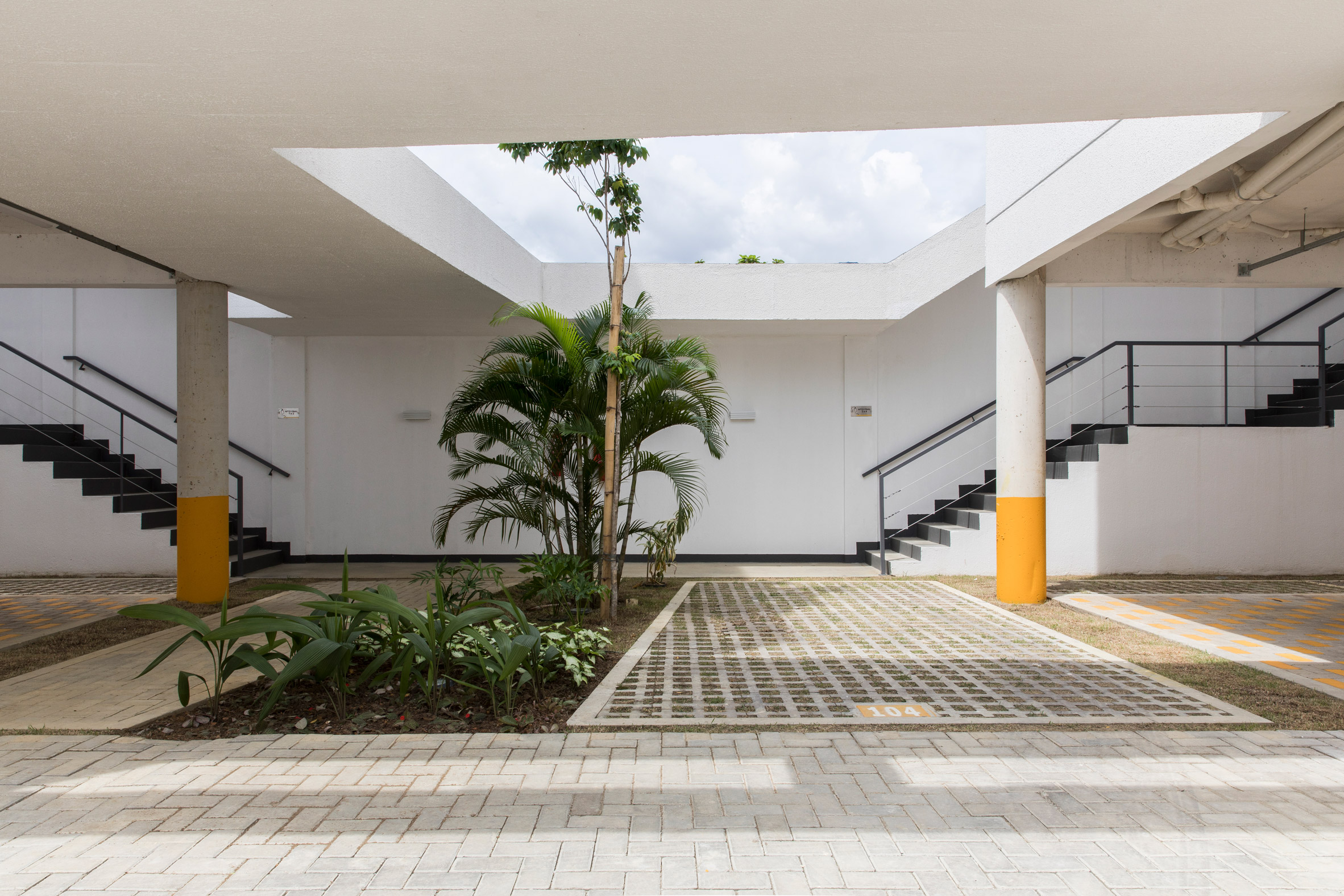 Manga Vila Santa Thereza by Laurent Troost Architectures