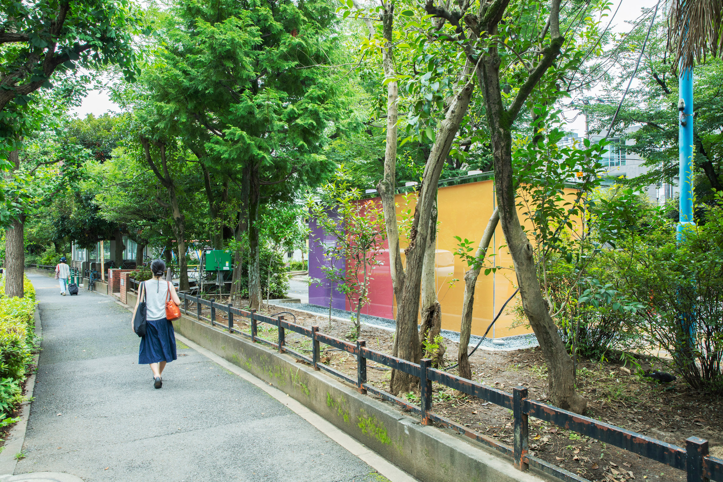 https://static.dezeen.com/uploads/2020/08/shigeru-ban-transparent-tokyo-toilet-yo-yogi-fukamachi-park-haru-no-ogawa_dezeen_2364_col_20.jpg