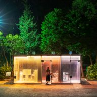 Toilet umum di Taman Mini Yoyogi Fukamachi Tokyo dan Taman Komunitas Haru-No-Ogawa oleh Shigeru Ban untuk proyek Toilet Tokyo