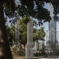 Opera installation of wire mesh columns in Reggio Calabria by Edoardo Tresoldi 