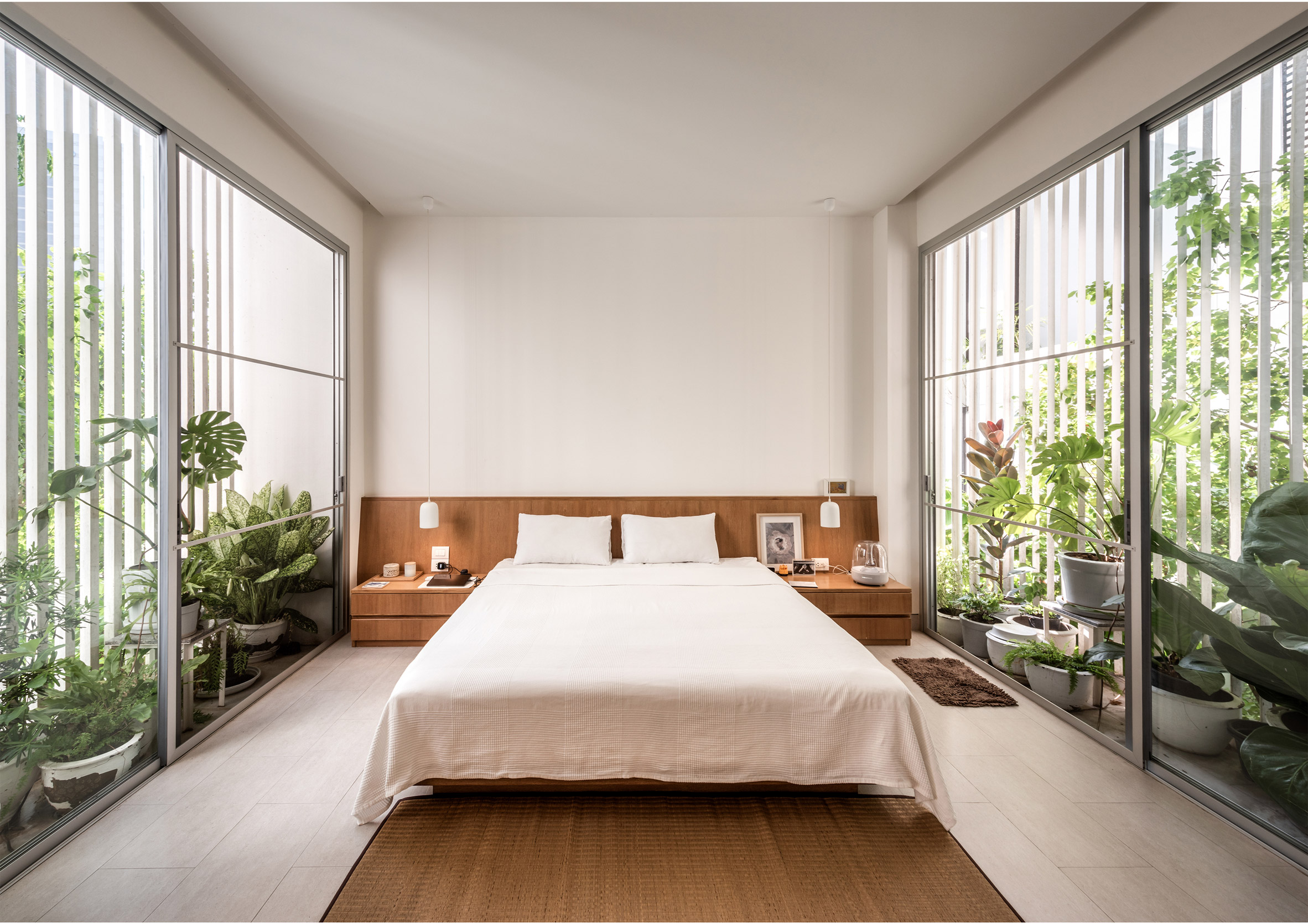 Master bedroom of the Forest House by Shma Company