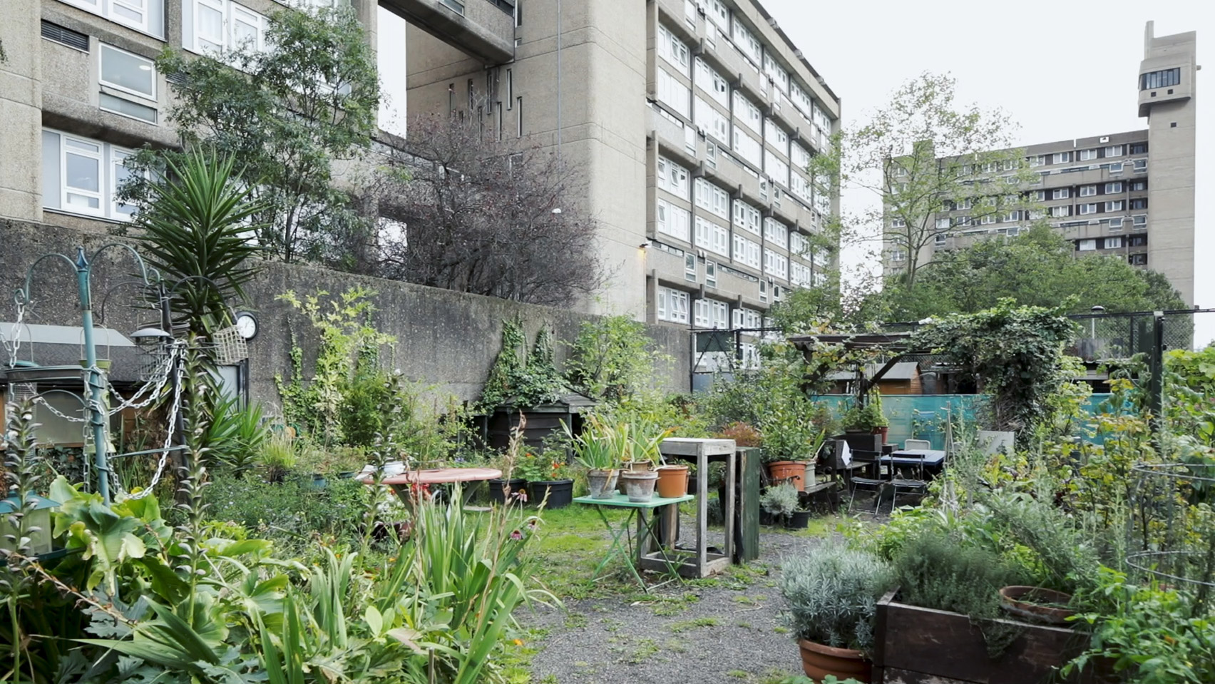 Community gardens at Glenkerry House by Erno Goldfinger
