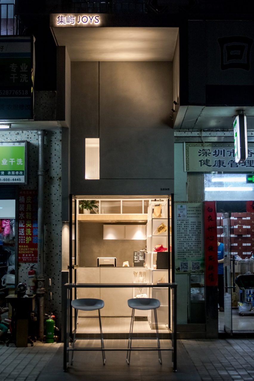 Microcafe joys by Onexn in narrow gap in Shenzhen