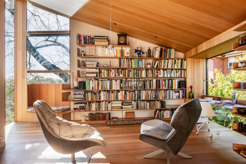 Study bookshelves in Kew Residence by John Wardle Architects in Melbourne, Australia