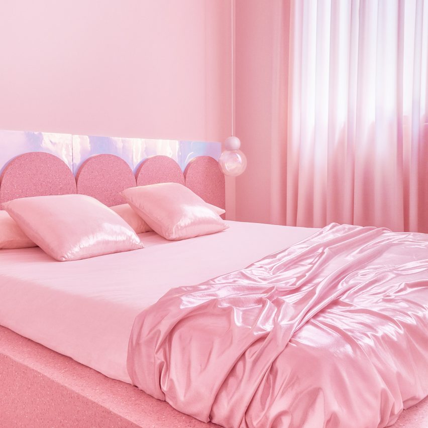Bedrooms of Minimal Fantasy, a pink apartment in Madrid