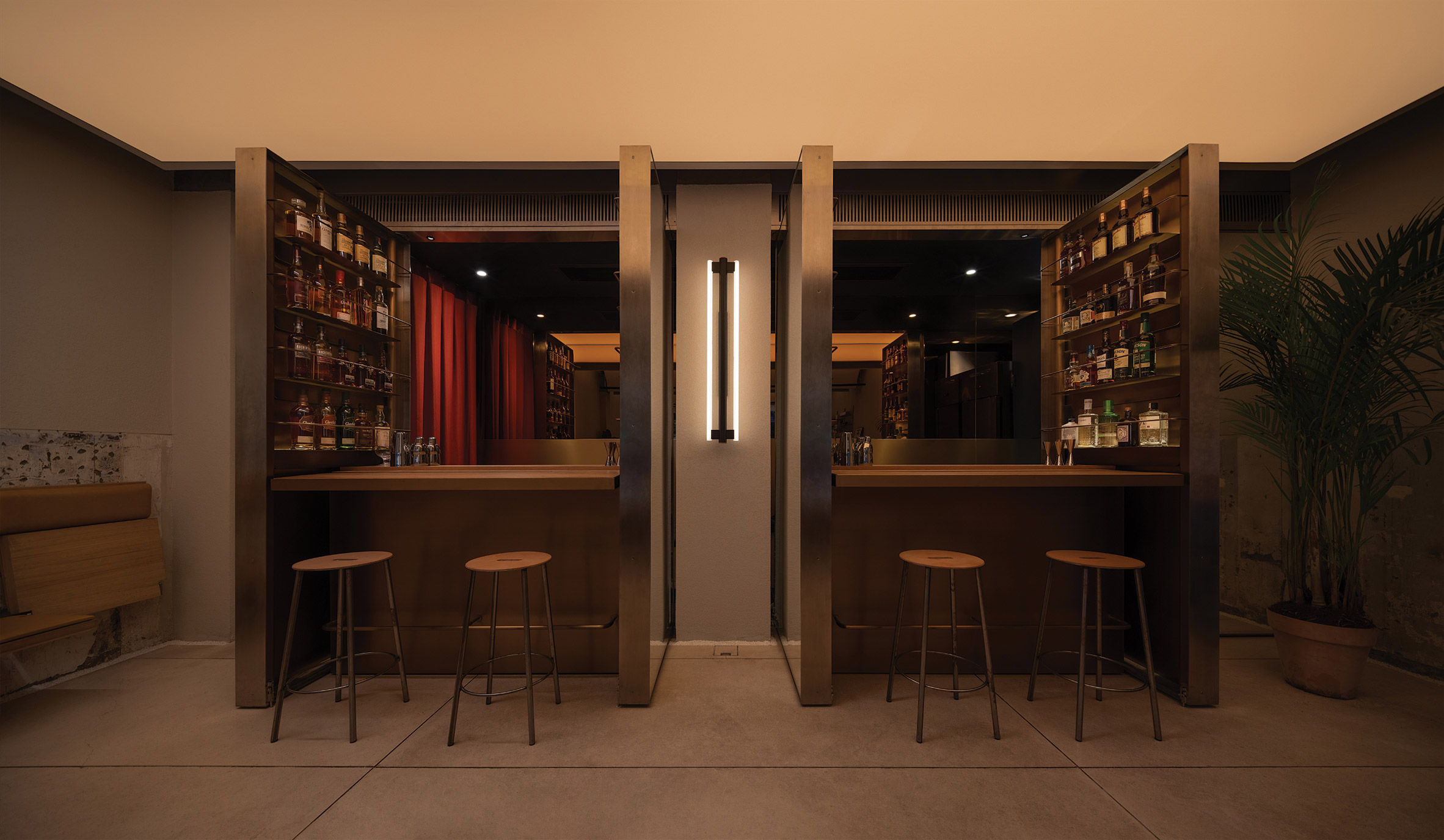 Shop O in Chengdu designed by Office AIO becomes a bar at night