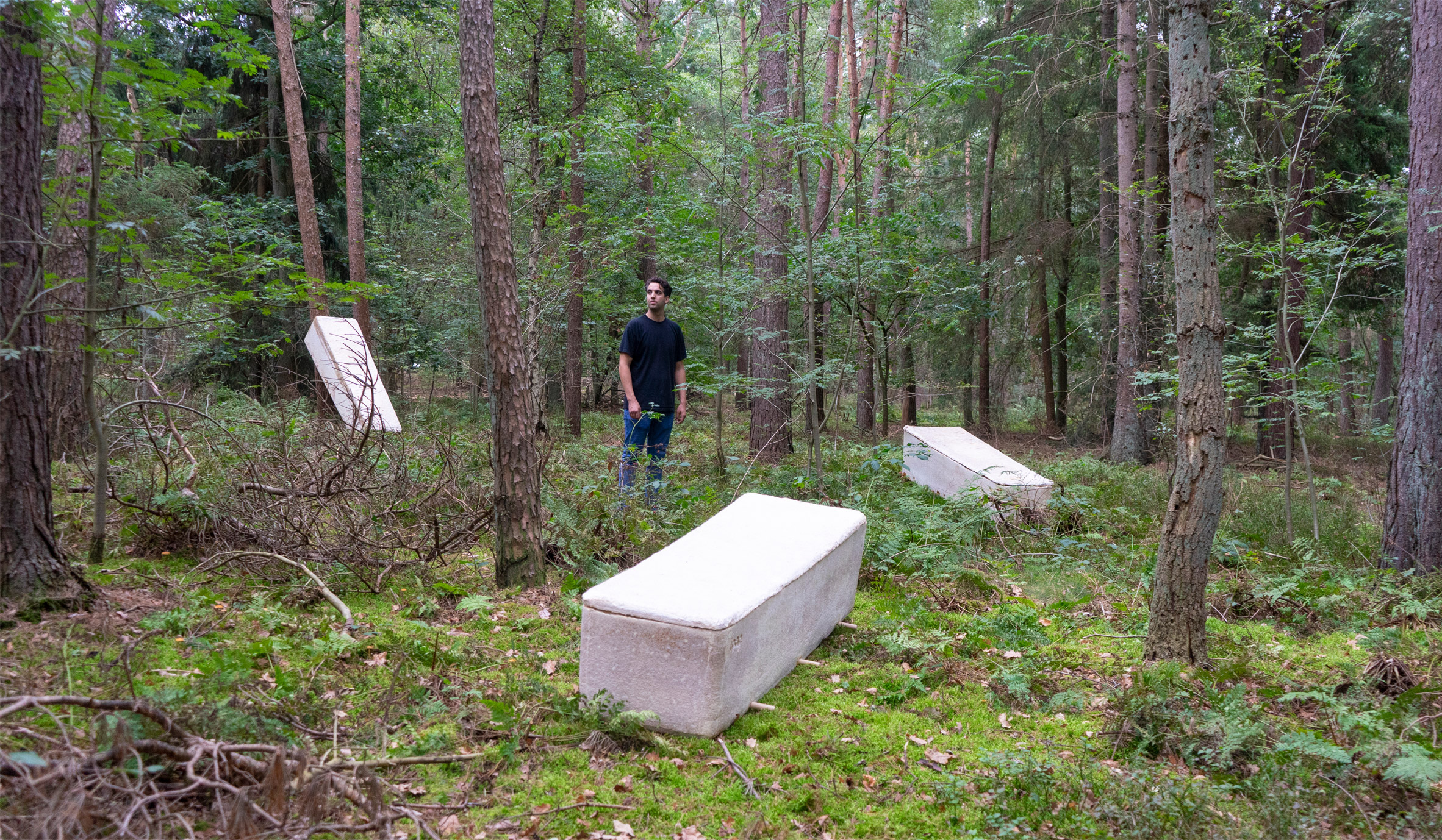 Bob Hendrikx designs Living Cocoon coffin from mushroom mycelium
