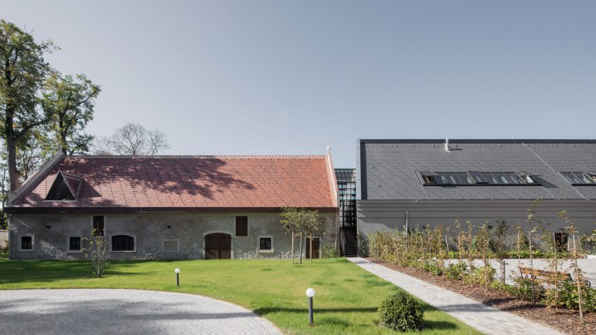 Clemens Strobl winery by Destilat occupies two former barns