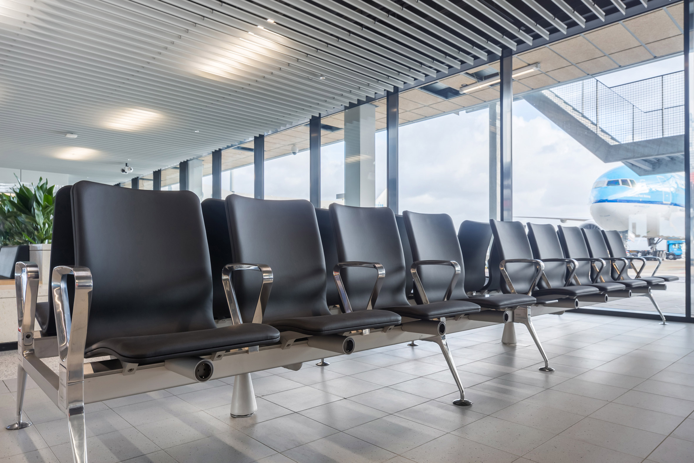 Richard Hutten melts down Schiphol airport's old chairs for new Blink seating system with Lensvelt