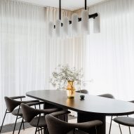 Dining area of Botaniczna Apartment by Agnieszka Owsiany Studio