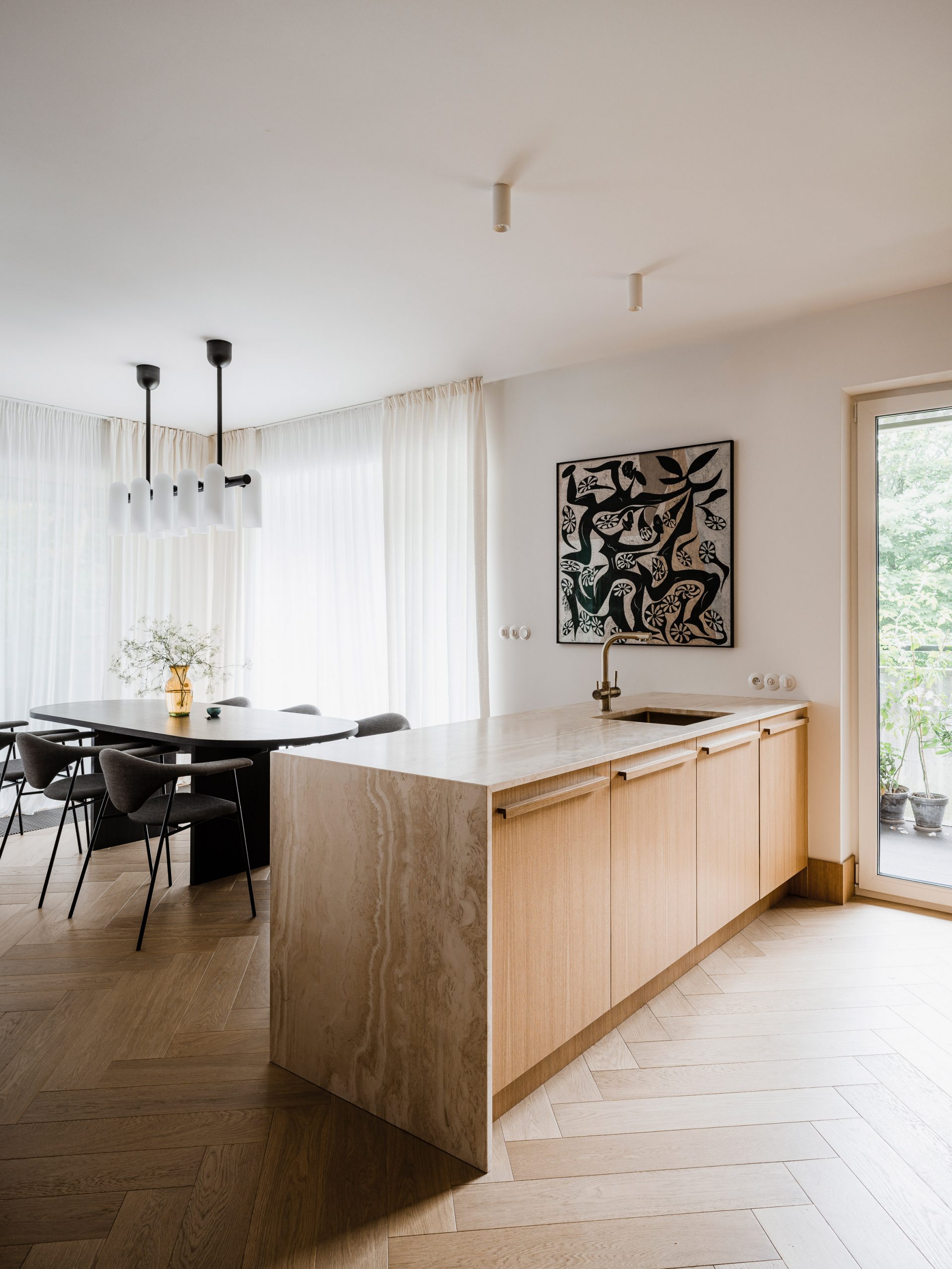 Oak and marble kitchen of Botaniczna Apartment by Agnieszka Owsiany Studio
