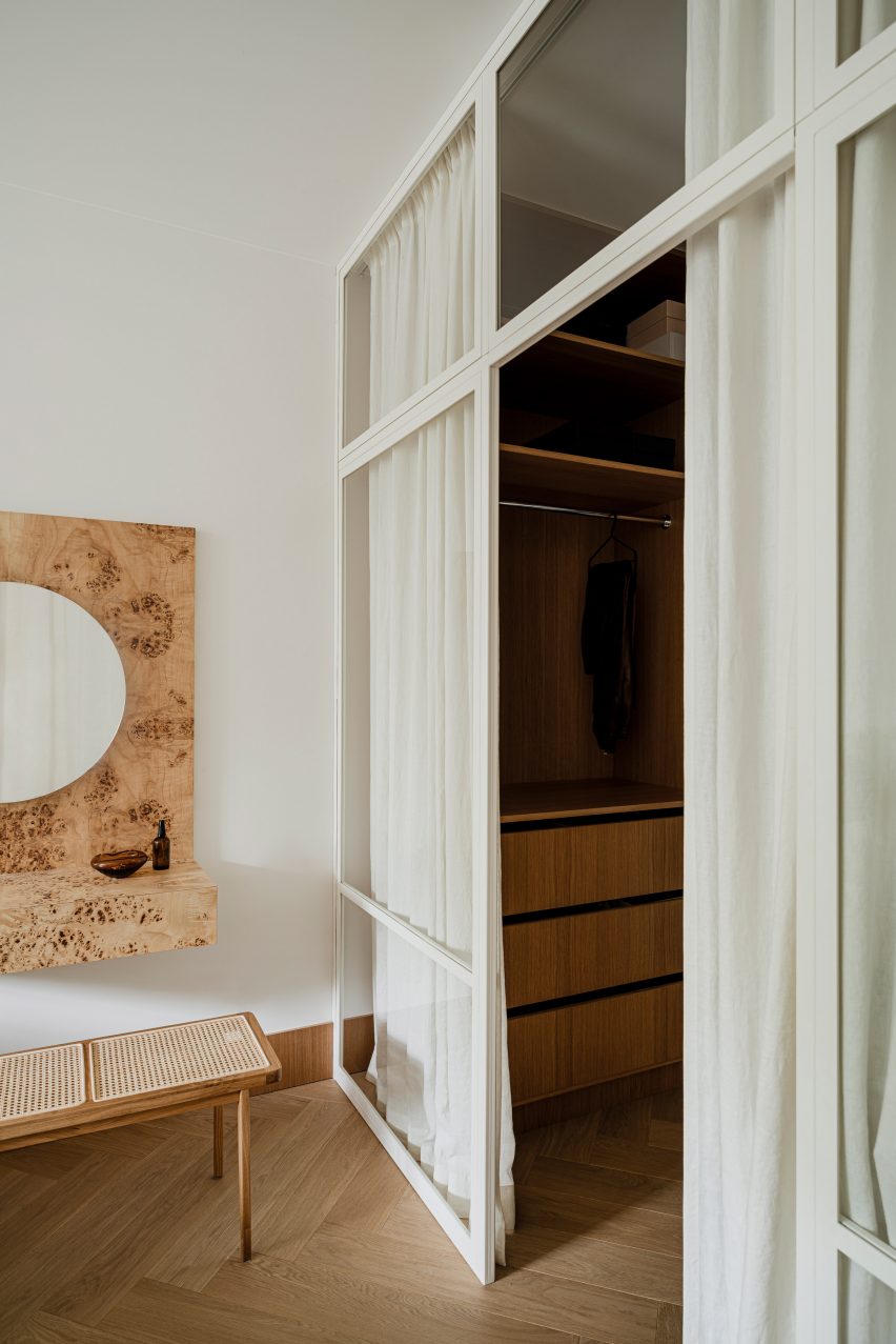 Bedroom of Botaniczna Apartment by Agnieszka Owsiany Studio
