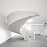 Spiral staircase of Canine and feline hotel by Raulino Silva Arquitecto