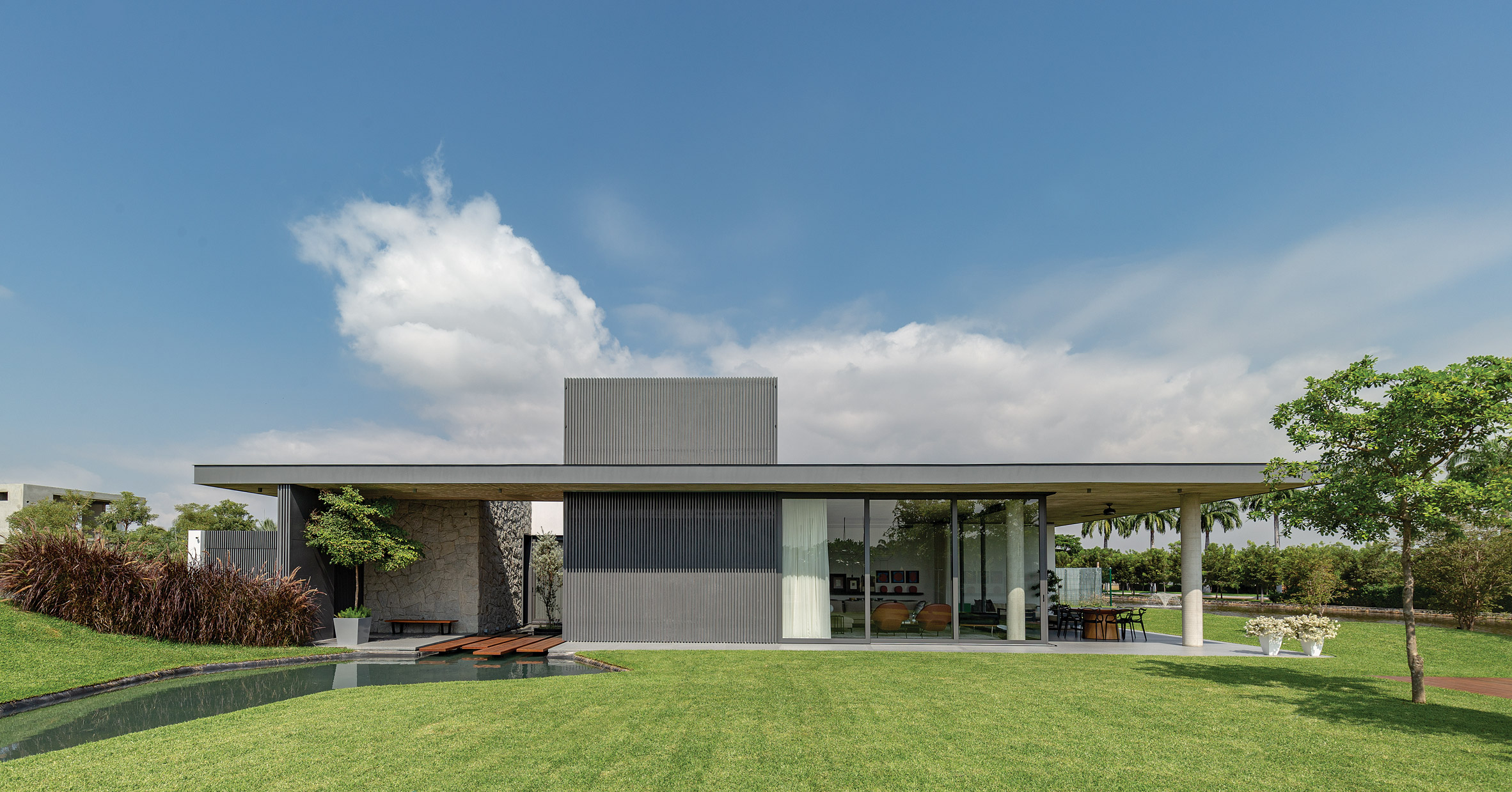 Exterior of 6M House by Jannina Cabal in Ecuador