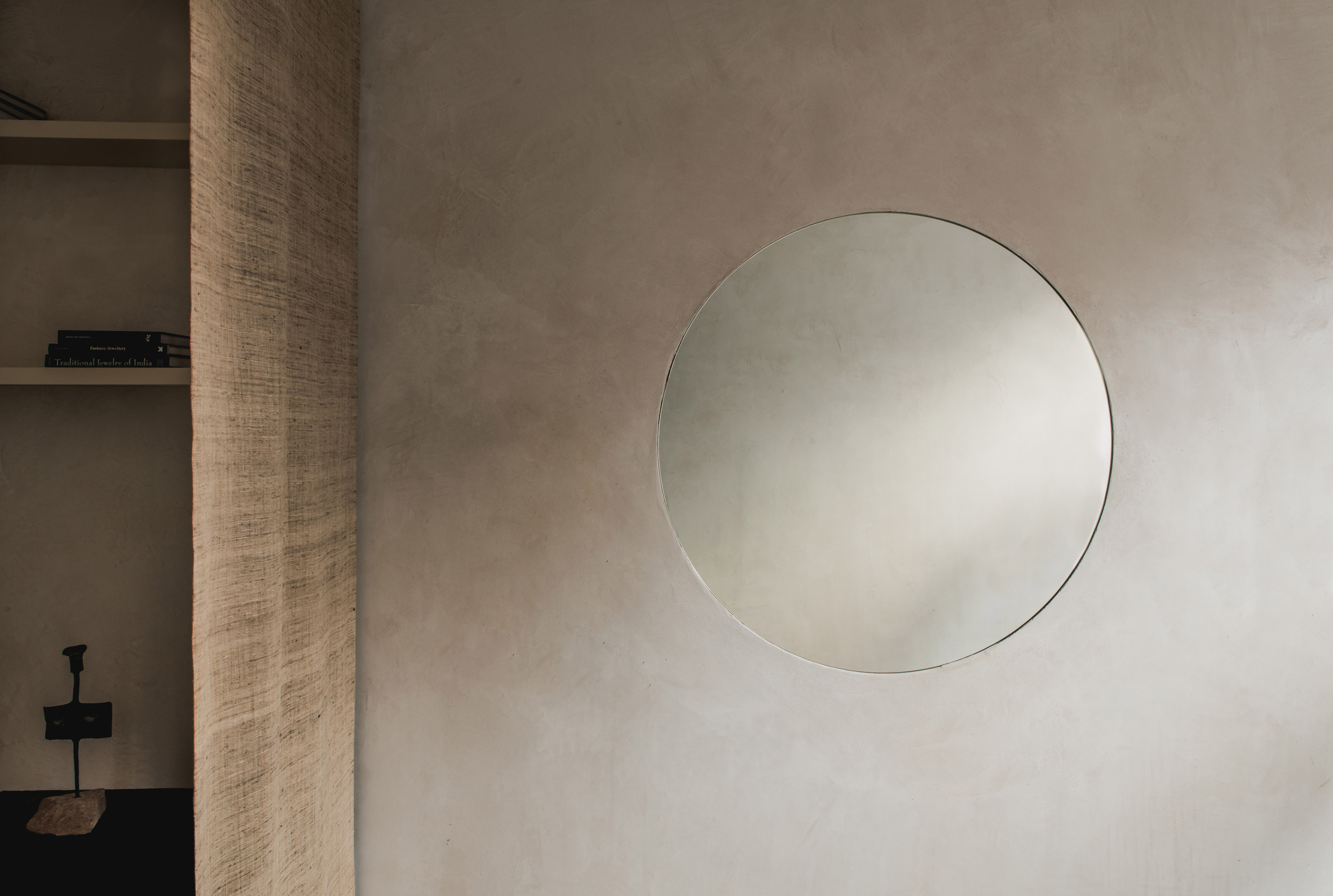 A wall with Smooth Finishes clay plaster by Clayworks