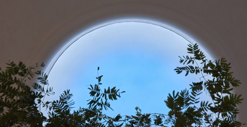Oculus is an artificial skylight by Light Cognitive that mirrors the actual gradients of the sky