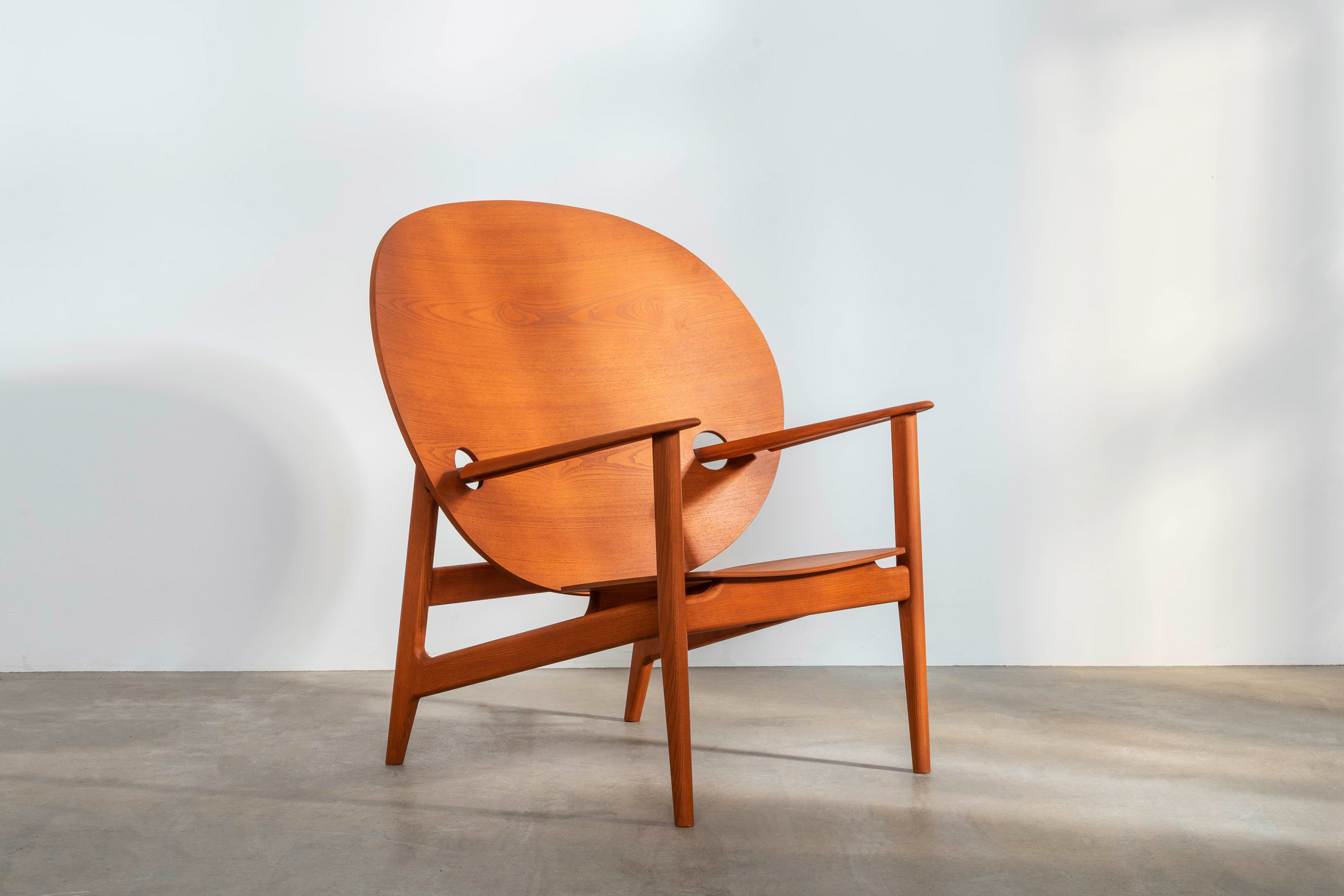 The Iklwa chair for Benchmark in orange