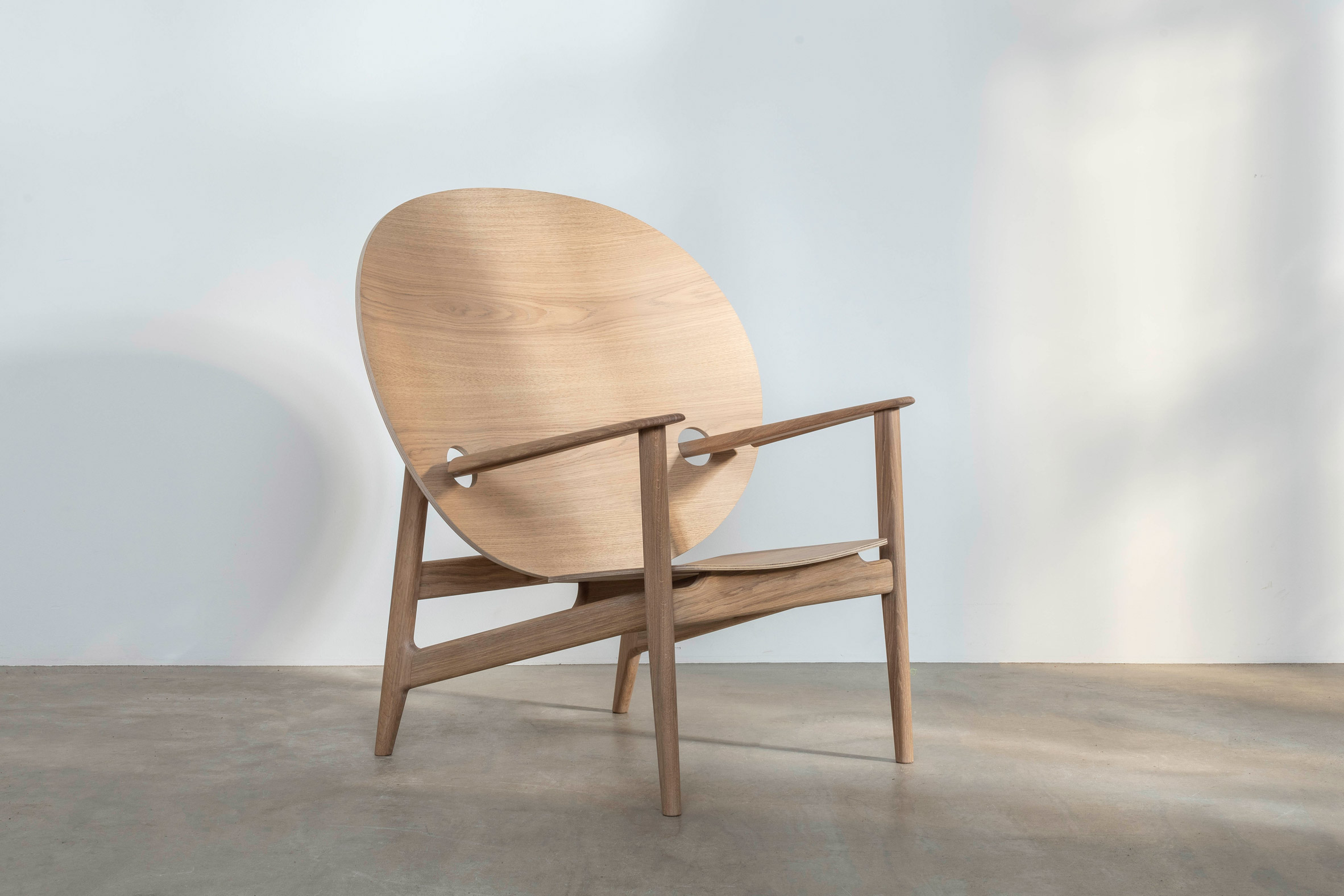 Iklwa chair in ash and oak by Mac Collins