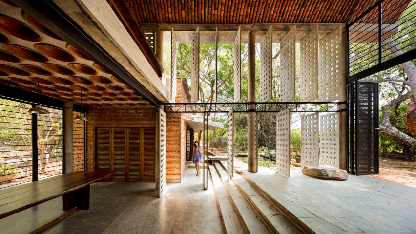 Anupama Kundoo architecture: Wall House, 2000, Auroville, India