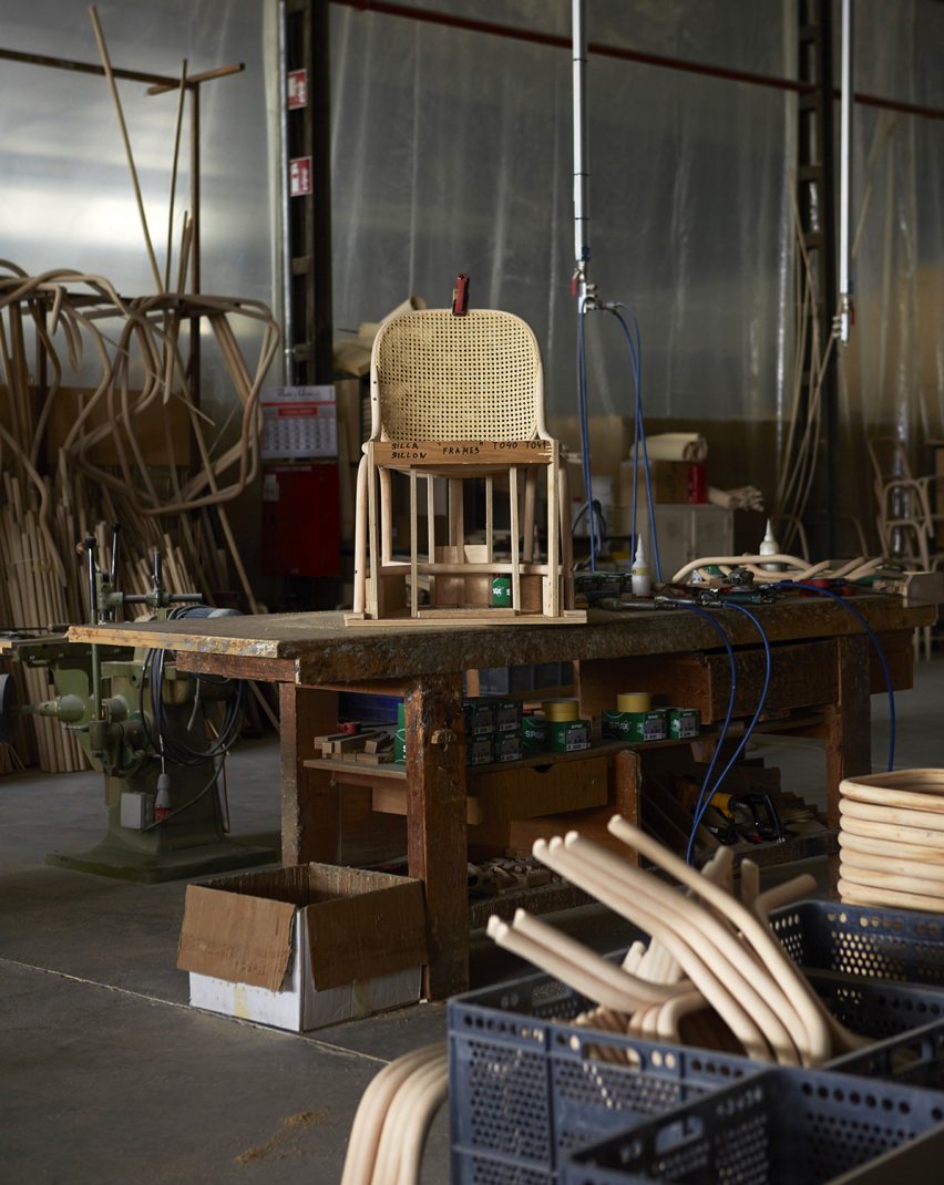 The Frames low armchair by Jaime Hayon being made