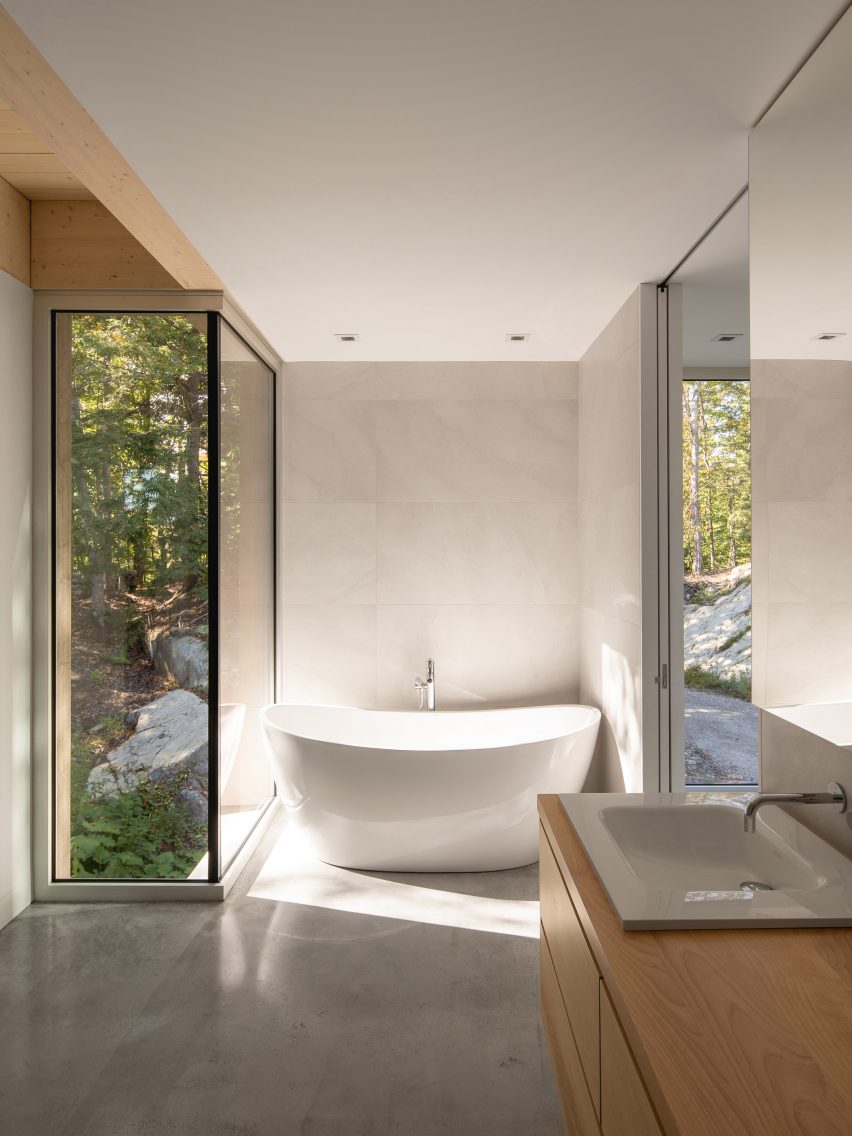 Master bathroom in Forest House I by Natalie Dionne Architecture
