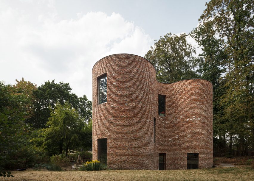 Curved brick building in Ghent