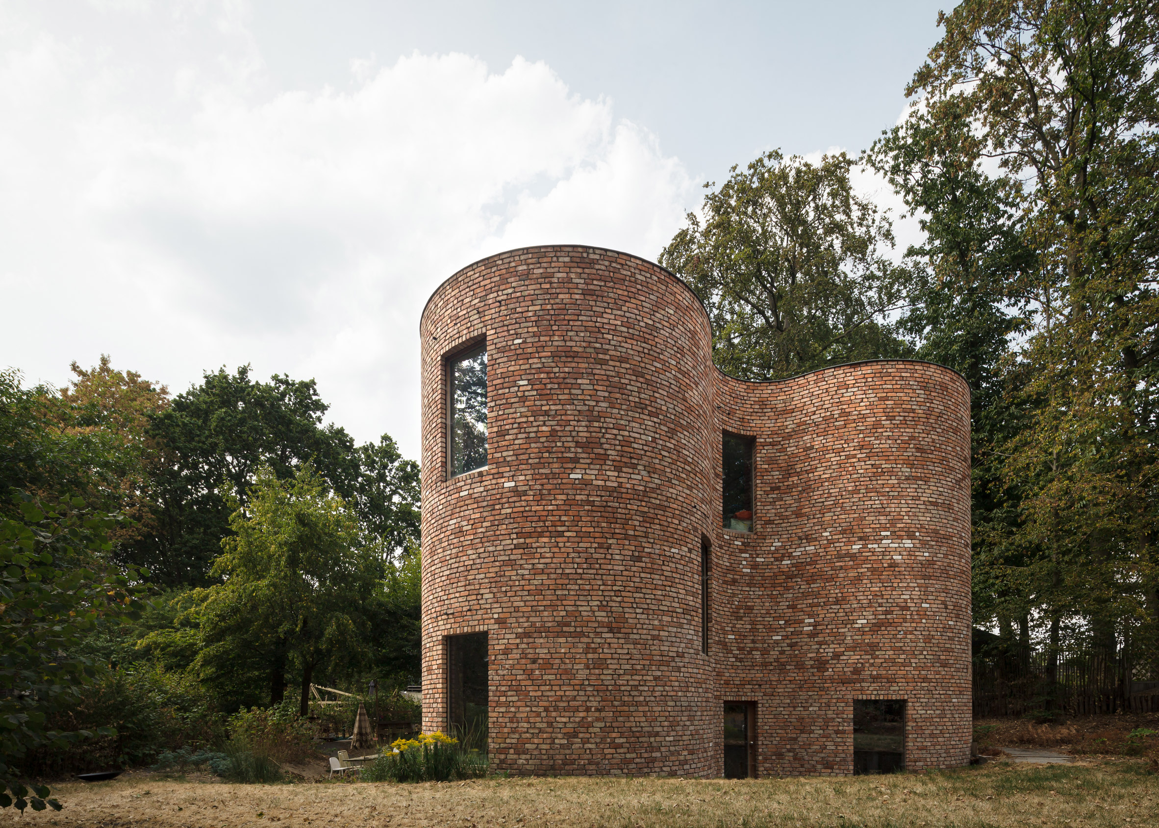 Curved brick building in Ghent