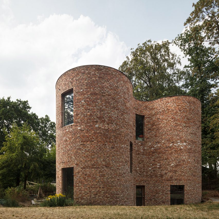 BLAF Architecten builds house in Belgium out of reclaimed bricks