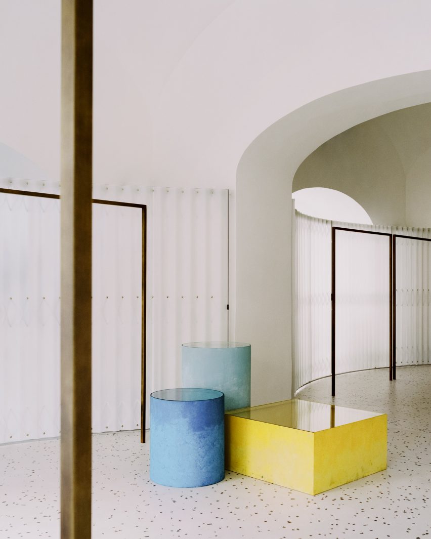 Coloured display stands in Grifo210 boutique by Paritzki & Liani Architects
