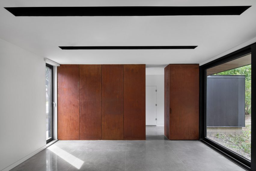 Entrance of King Edward Residence by Atelier Schwimmer in Montreal, Canada