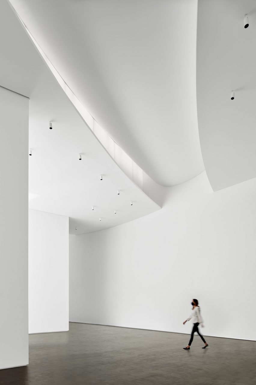 Gallery in Nancy and Rich Kinder Building by Steven Holl Architects