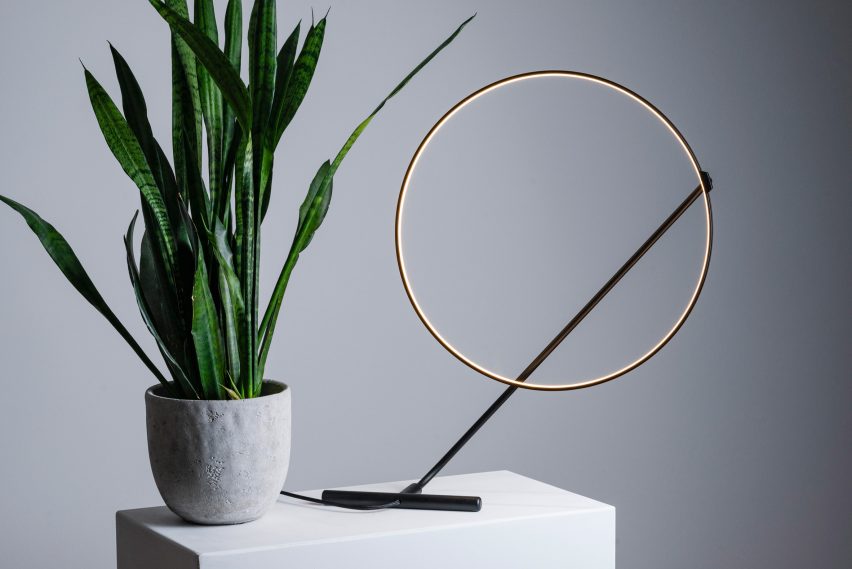 Poise lamp can be adjusted by hand 