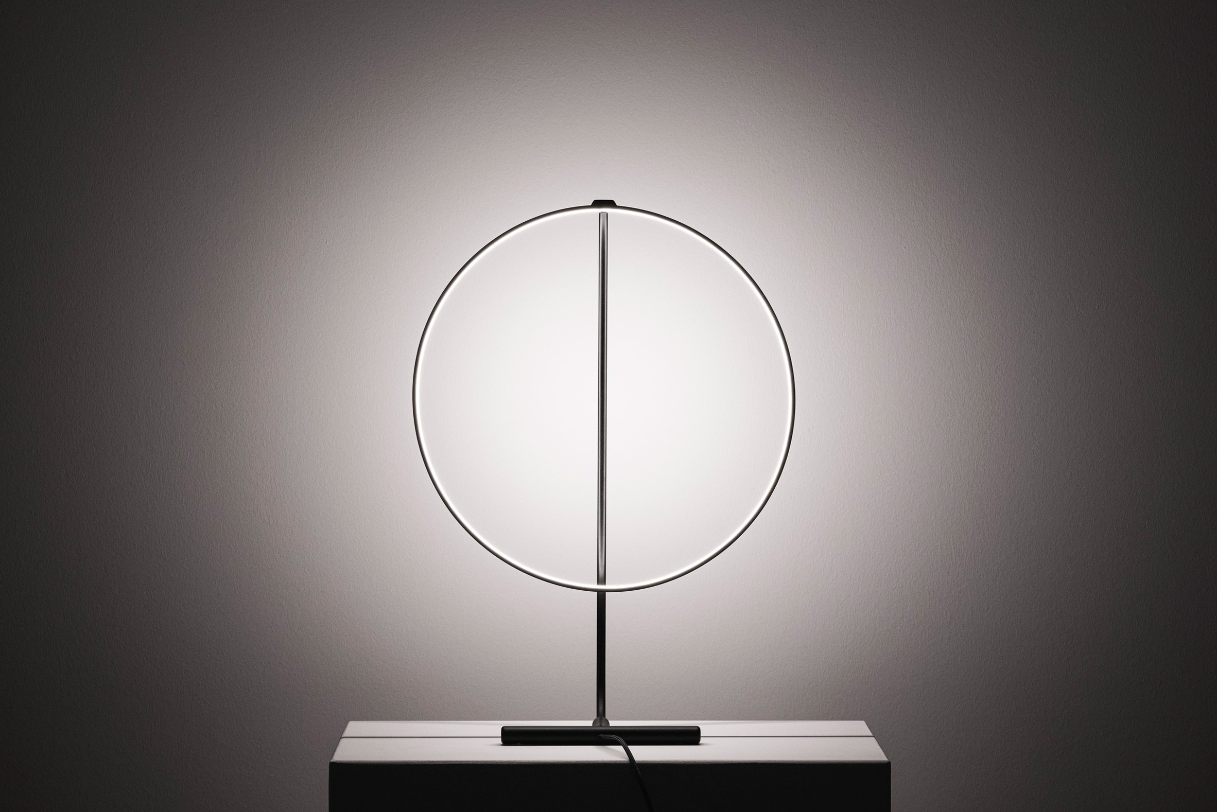 Poise lamp by Robert Dabi can rotate 320 degrees